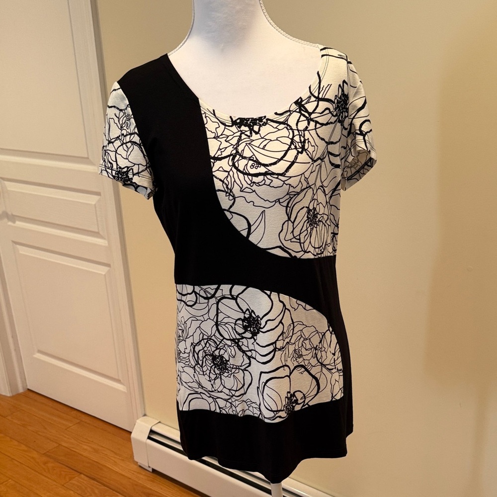 Artex Fashions Black & White Floral Panel Short Sleeve Tee